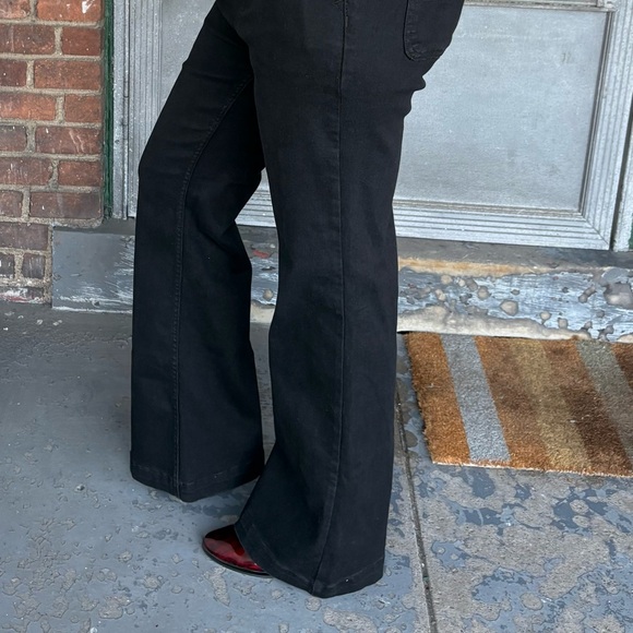 Old Navy Women’s Black Extra High Rise 360 Stretch Trouser Flare Jeans Size 6 - Picture 5 of 14